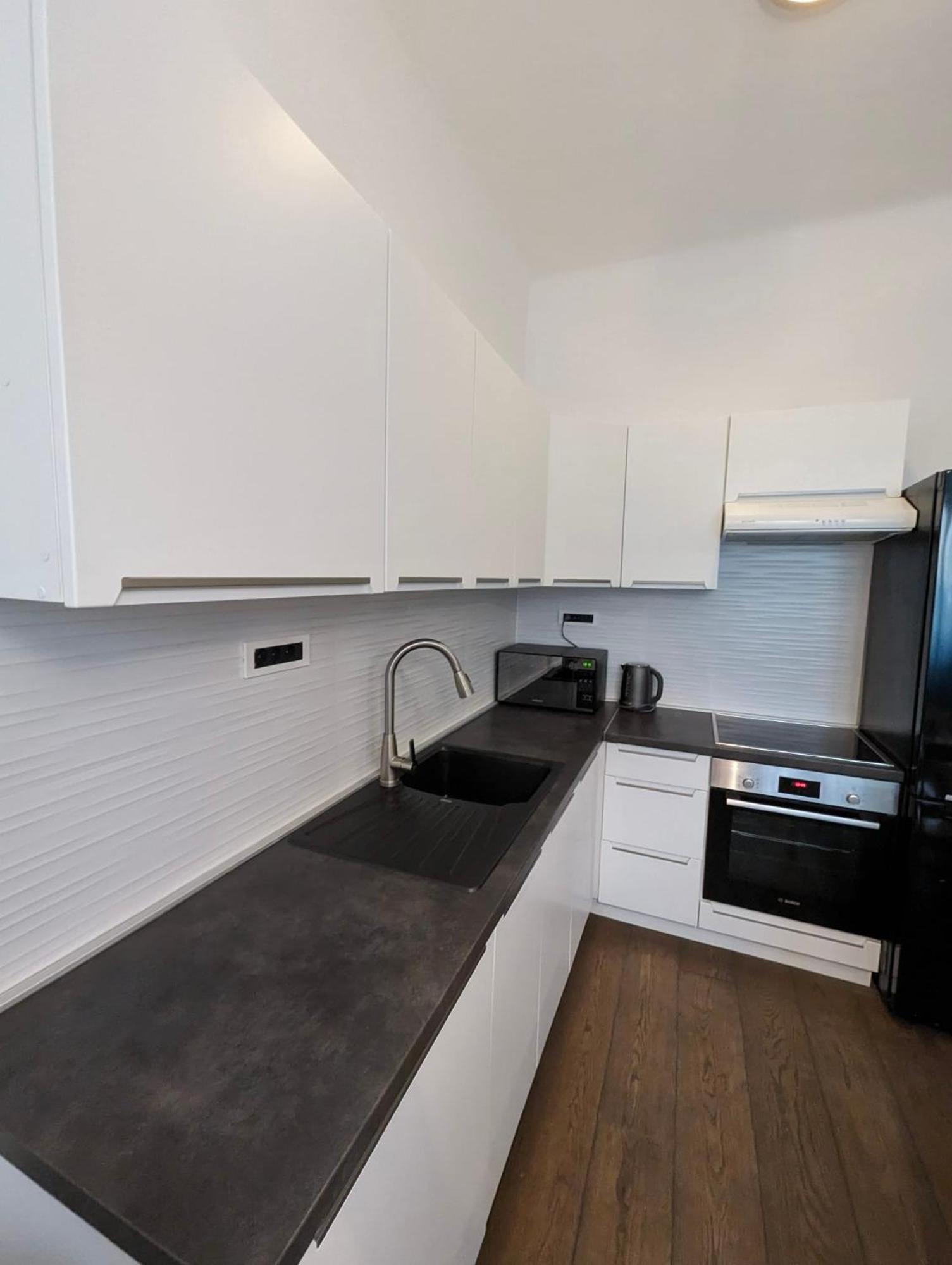 Fantabulous Downtown Abode W King Bed, 65" Tv, Washer And Tumble Dryer Zagreb Exterior foto