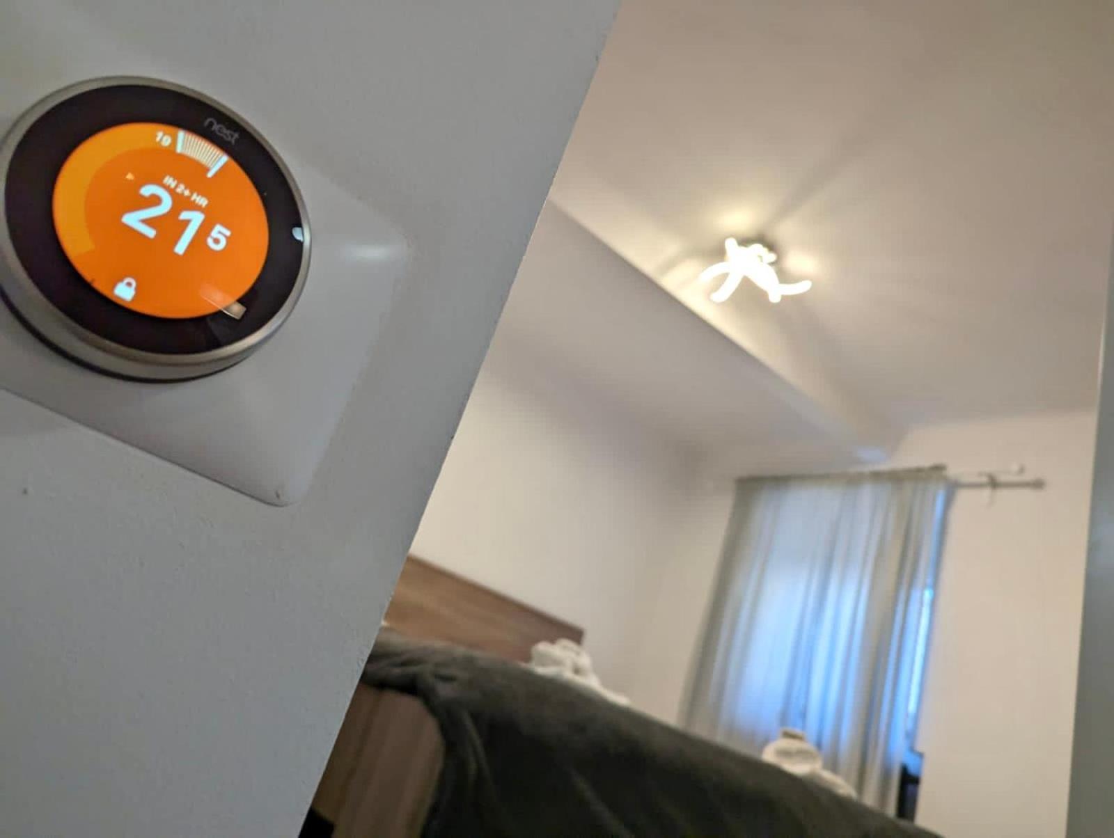 Fantabulous Downtown Abode W King Bed, 65" Tv, Washer And Tumble Dryer Zagreb Exterior foto